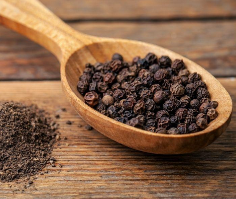 Pebre negre en gra